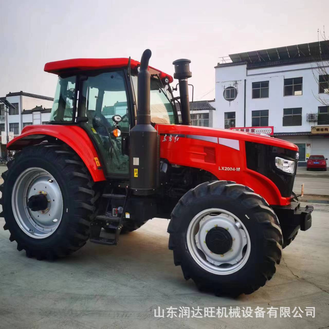 东方红 LX2004-M 整机侧前方